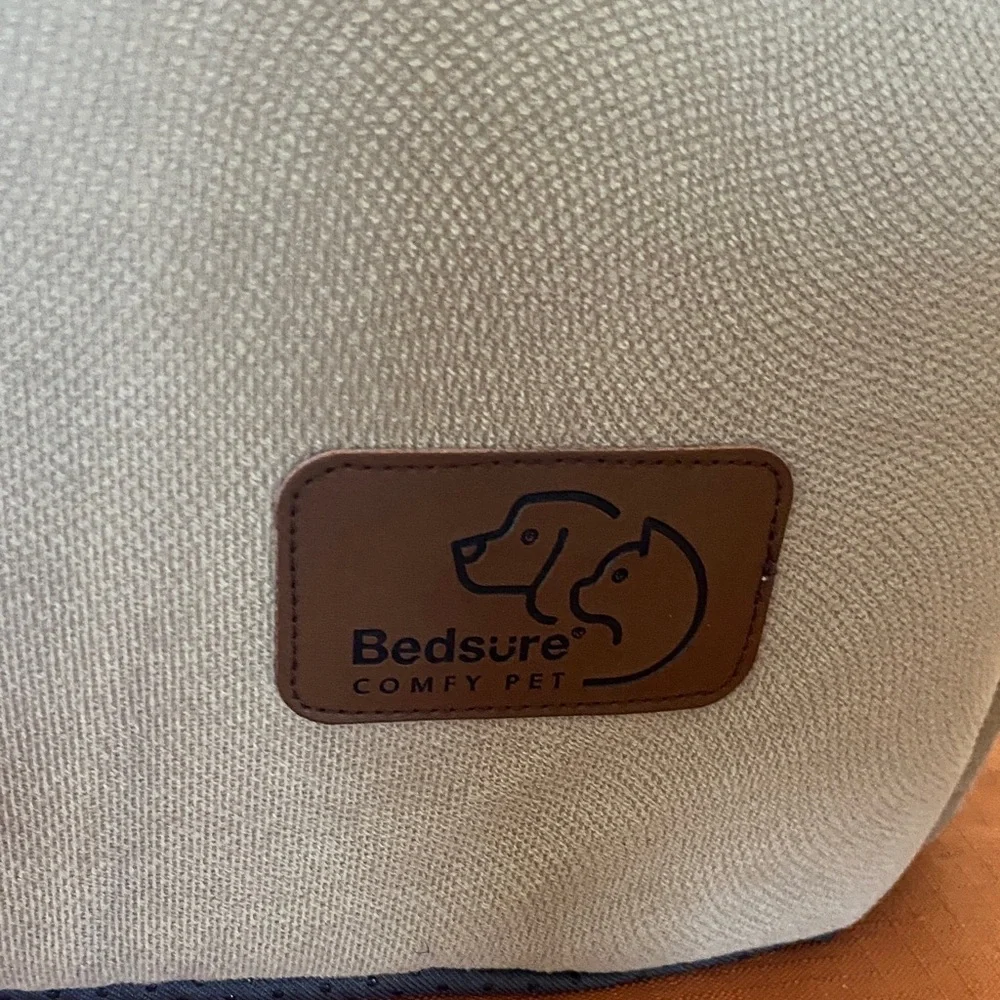 Cozy Cat Tent in Cream